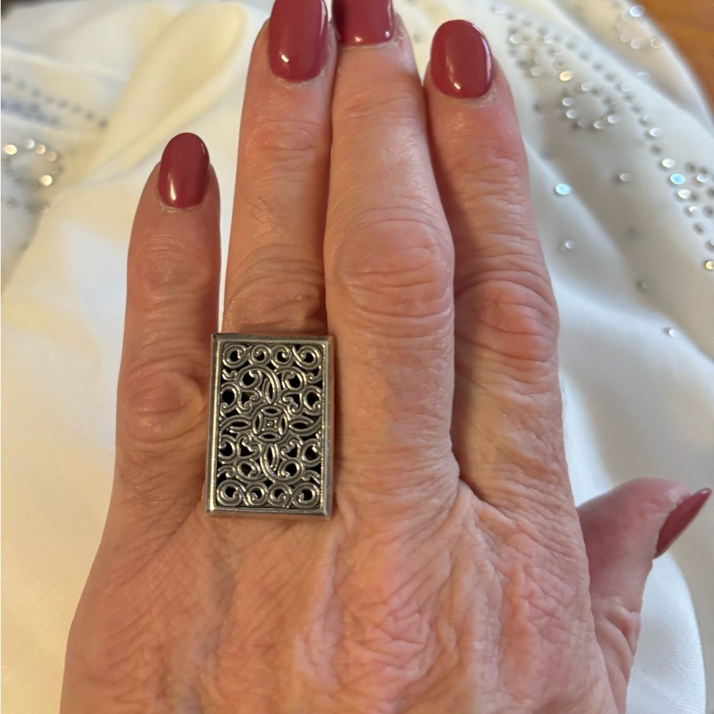 Elegant Silver Filigree Ring